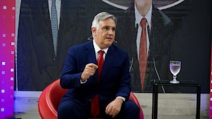 Martín Laryora no le contestó a Javier Milei pero aseguró la continuidad de los boletos sociales.