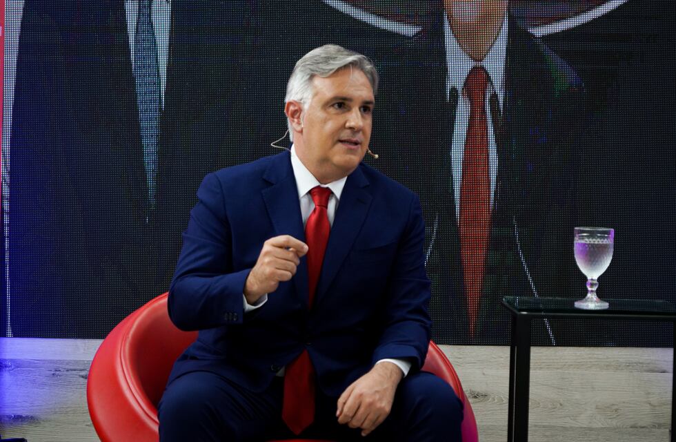 Martín Llaryora ratificó los boletos sociales y no le respondió a Milei pero aseguró: “Córdoba no se arrodilla”