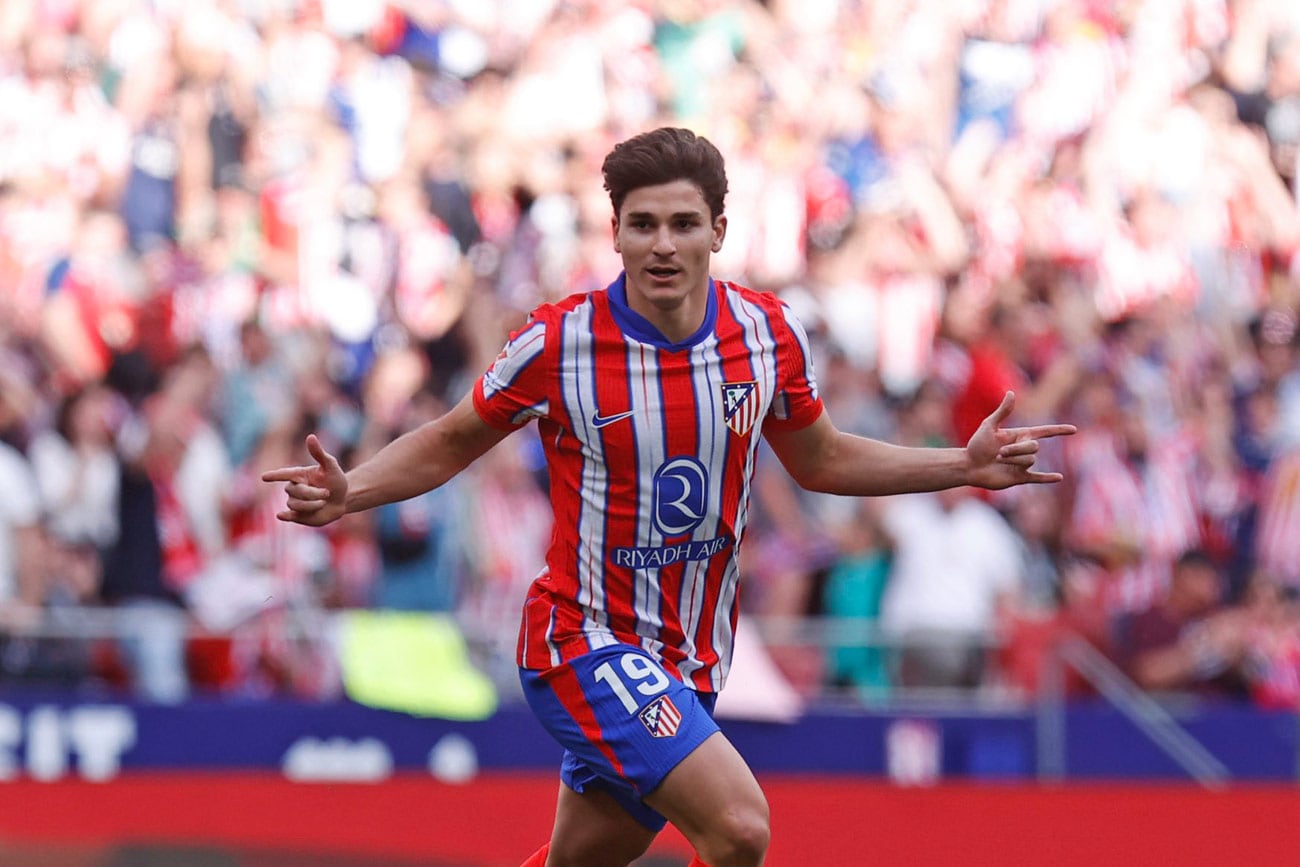 Julián Álvarez festejando su gol en el triunfo de Atlético de Madrid. (AP)
