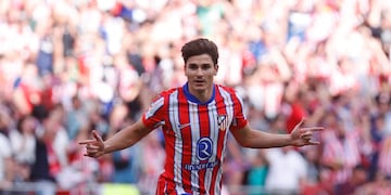 Julián Álvarez sigue festejando goles con su sello en el Atlético de Madrid (AP).