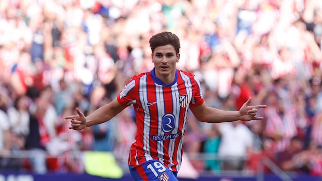 Julián Álvarez sigue festejando goles con su sello en el Atlético de Madrid (AP).