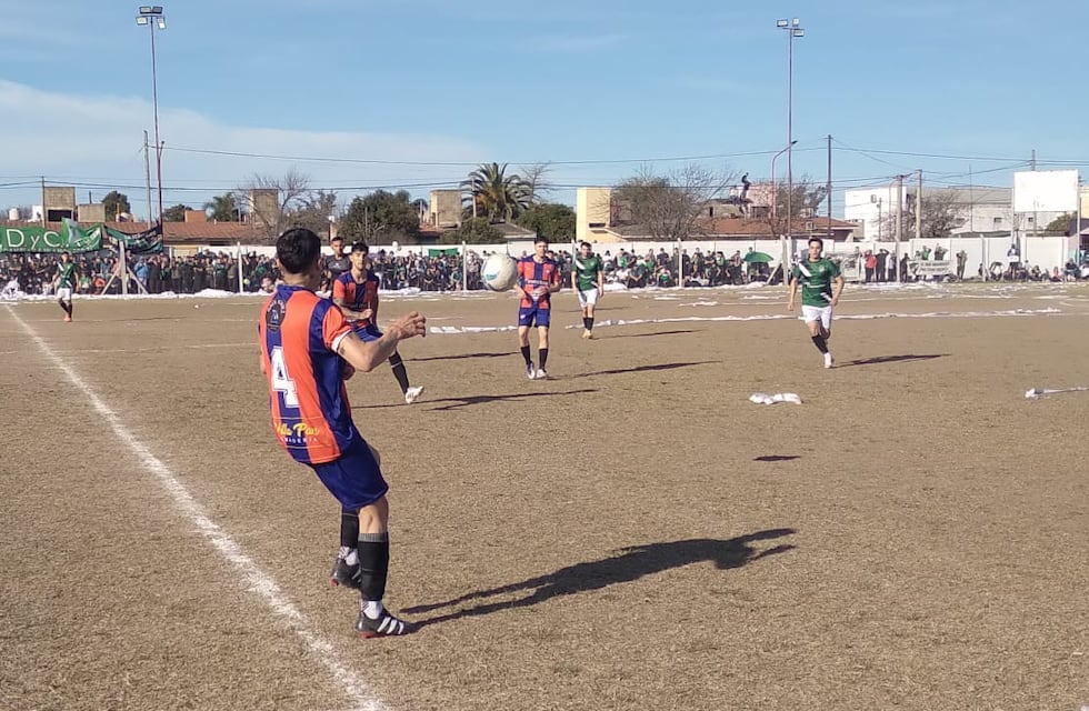 El Sportivo 24 le ganó el clásico al Cultural por 2 a 1 en el Fortín de la Ribera