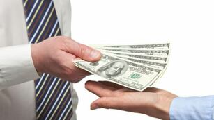 ¿Cómo puedo recibir dinero en Argentina si trabajo en el exterior?