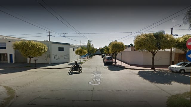 Le robaron el auto con una niña adentro.