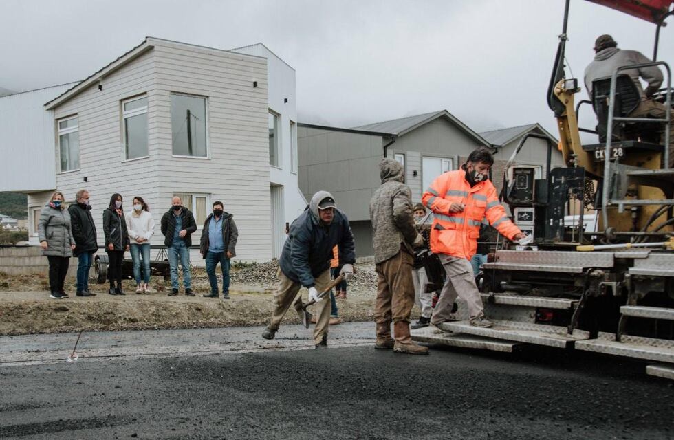 Comenzó la pavimentación de la calle “Los Ñires”