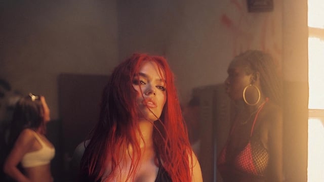 Karol G encendió las redes con fotos muy picantes del rodaje de “Gatúbela”