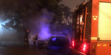 Sofocaron el incendio de un vehículo en Oberá.