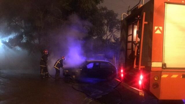 Sofocaron el incendio de un vehículo en Oberá.