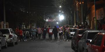 Un enfrentamiento de barras de San Martín terminó con un hincha muerto, en la previa del partido con Belgrano.