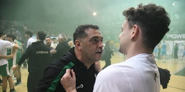 Atenas volvió a la Liga Nacional. Enorme tarea la de su entrenador, el Negro Gustavo Peirone (Facundo Luque / La Voz)