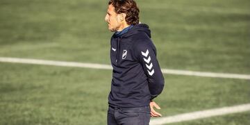 Diego Forlán dejó de ser el DT de Atenas de Uruguay tras la determinación tomada por la directiva que encabeza Juan Pablo Fassi. (Foto: @DiegoForlan7)