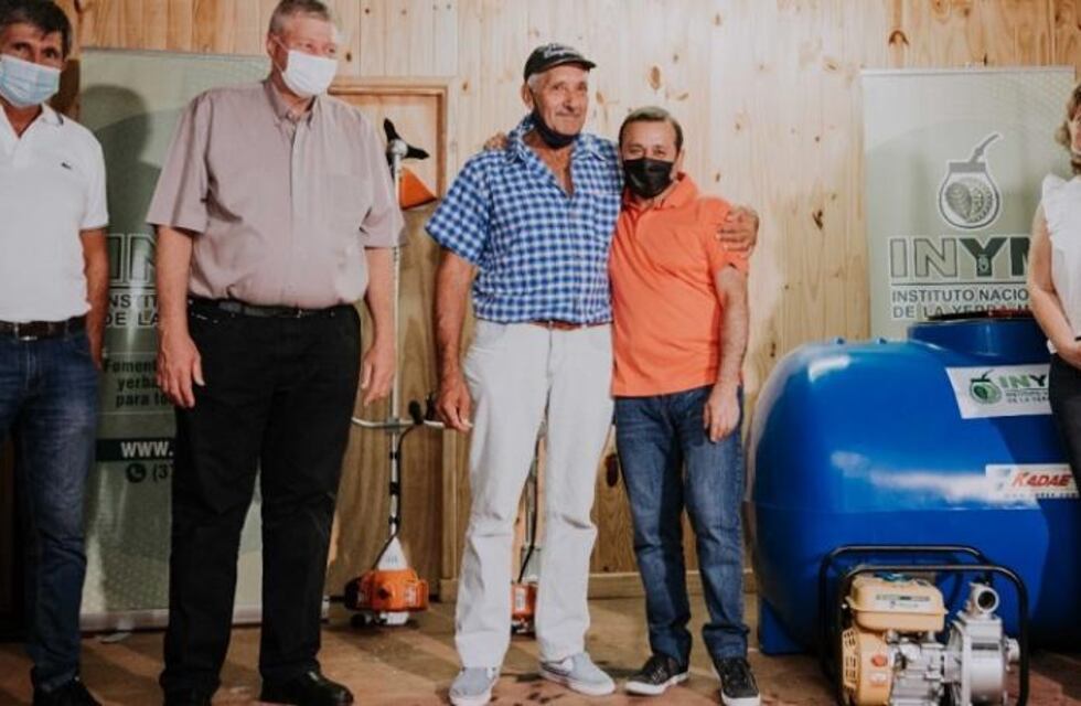Herrera Ahuad se hizo presente en 25 de Mayo para entrega de maquinaria a productores