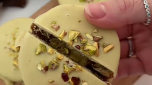 Cómo hacer un alfajor de pistacho al estilo Lucciano’s: la versión saludable para el antojo dulce