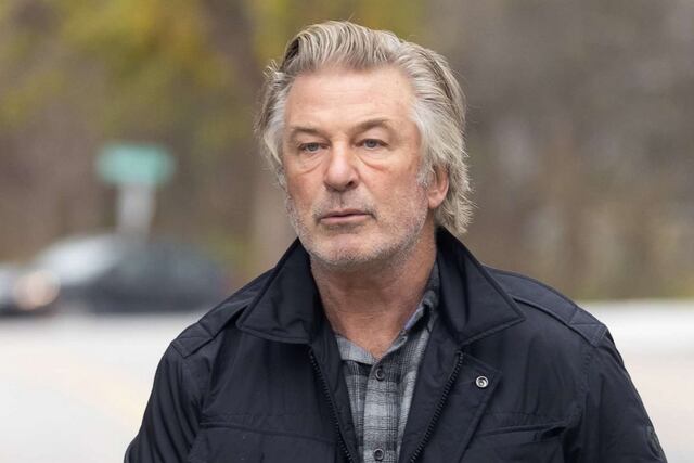 Alec Baldwin llegó a un acuerdo con la familia de Halyna Hutchins, la directora de fotografía de la película Rust.