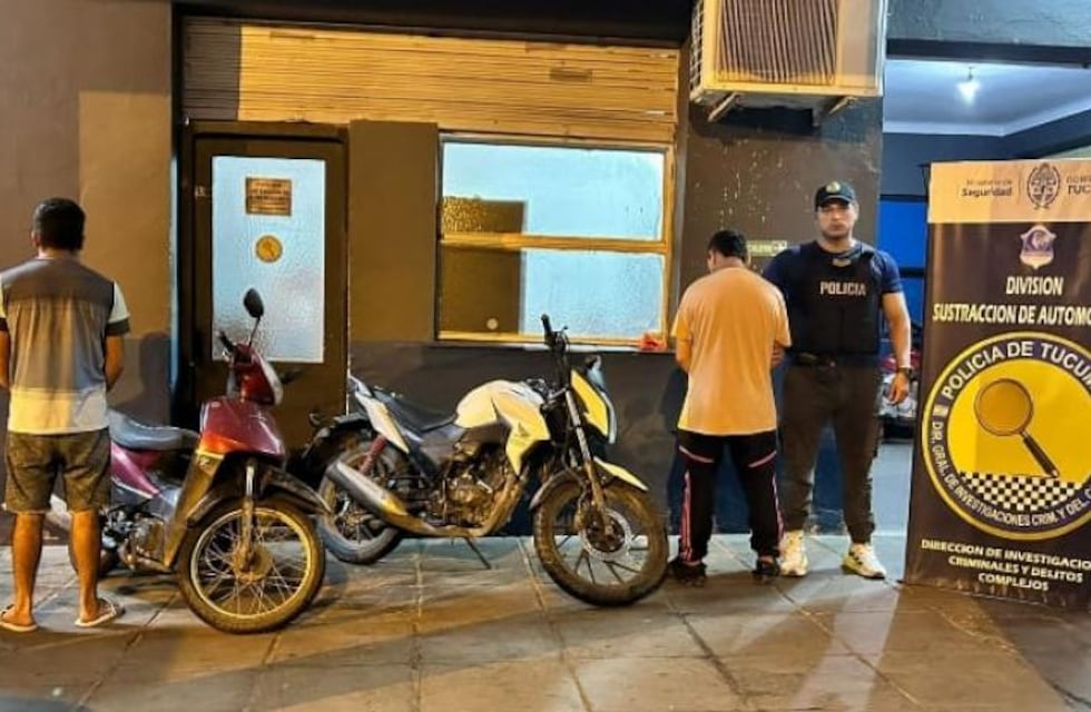Aprehendieron a dos jóvenes que circulaban en motos robadas