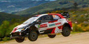 Evans y el Toyota Yaris WRC, ganador este domingo.