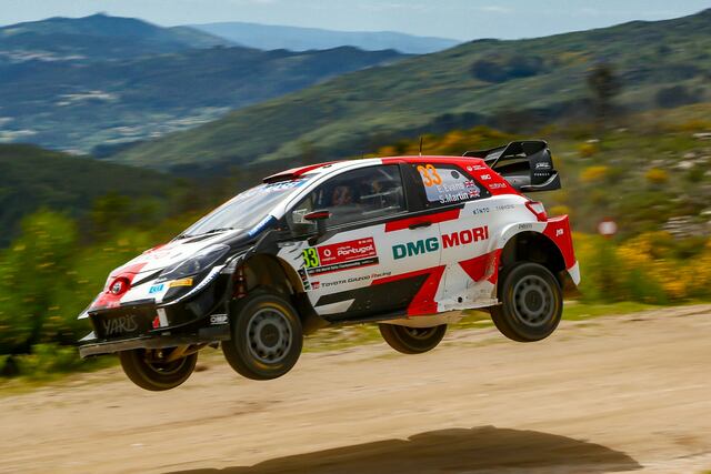 Evans y el Toyota Yaris WRC, ganador este domingo.