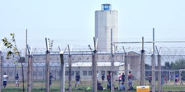 ID:4528217 Carcel de Bouwer MD II 2  interior pasillo cancha de futbol torre de seguridad entrada capilla
foto La Voz