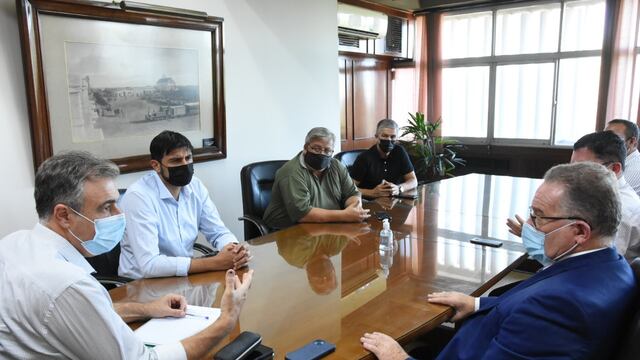 El Ministro Jorge Lagna, junto a Luis Castellano y parte de su gabinete, en el quinto piso del Palacio Municipal