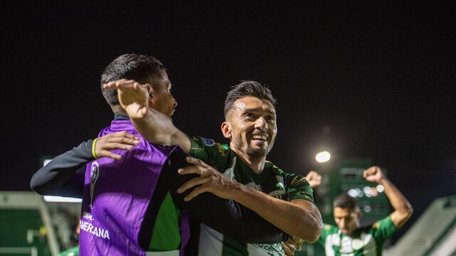 Golazo de chilena de Jesús Dátolo.