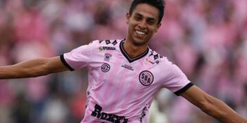 Ignacio Huguenet, delantero surgido en Newell's y que viene de jugar en Perú, será el último refuerzo de la Gloria.