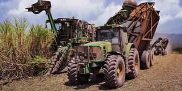 Una red RTK permite interconectar 526 computadoras en cosechadoras, tractores, camiones, topadoras, motoniveladoras y demás vehículos de campo.
