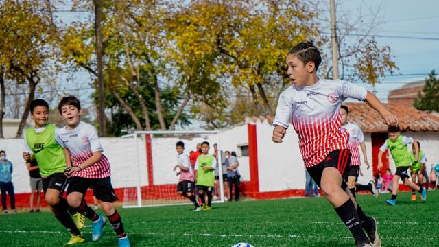 El club Huracán Las Heras inauguró dos canchas