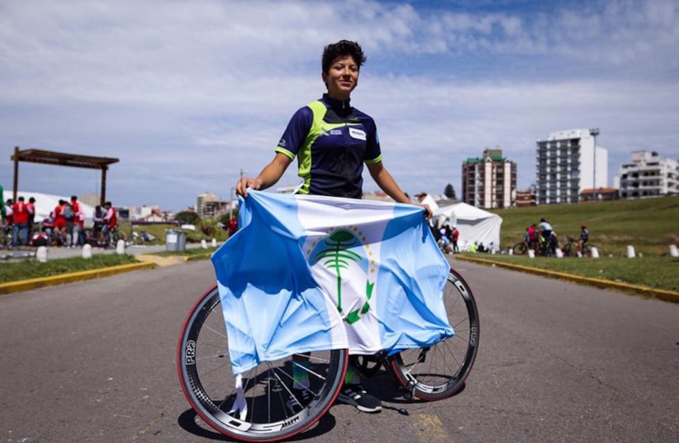 Una joven ciclista rifa su caballo para poder seguir compitiendo en representación de Argentina