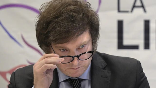 Un cordobés denunció penalmente a Javier Milei y a 10 funcionarios de su gestión.