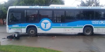 Vecinos de barrio San Lucas intentaron agredir al chofer de la unidad de Tamse. (Policía)