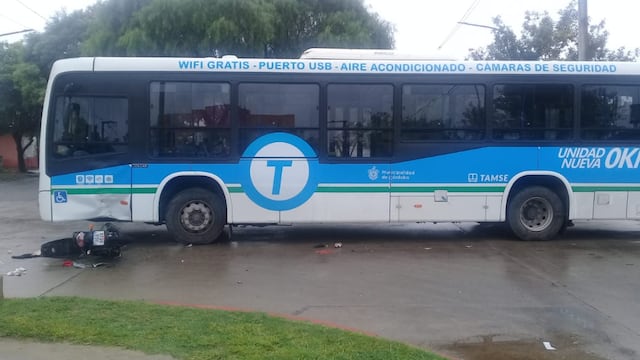 Vecinos de barrio San Lucas intentaron agredir al chofer de la unidad de Tamse. (Policía)
