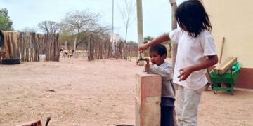 La problemática del agua potable en el norte golpea con especial fiereza a las comunidades oroginarias.