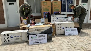 Parte de los elementos secuestrados en tres operativos en la provincia de Córdoba.