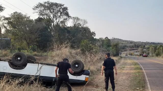 Inconciencia al volante: manejaba ebrio con tres menores a bordo y despistó en San Antonio