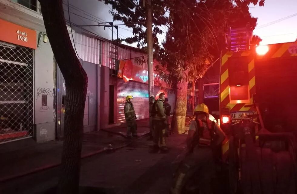 Otra vez se incendió la Feria Persa de Mendoza