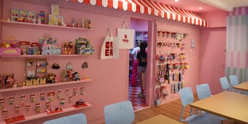 Un espacio combina arte y café para hacer una "conexión digital". (Jorge Peñaranda / La Voz)