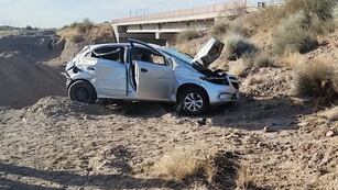 Murió una joven turista al caer en auto a un pozo de cuatro metros sobre ruta 40 en Valle de Uco. Foto: Gentileza