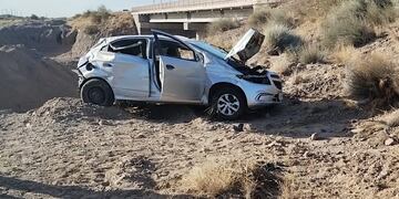 Murió una joven turista al caer en auto a un pozo de cuatro metros sobre ruta 40 en Valle de Uco. Foto: Gentileza