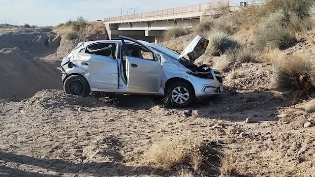 Murió una joven turista al caer en auto a un pozo de cuatro metros sobre ruta 40 en Valle de Uco. Foto: Gentileza