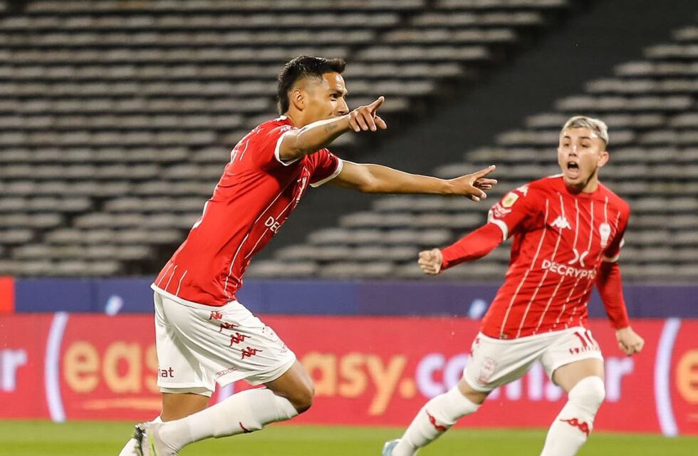 En uno de los partidos del año, Huracán derrotó a Racing con show de goles y clasificó a los cuartos de la Copa Argentina