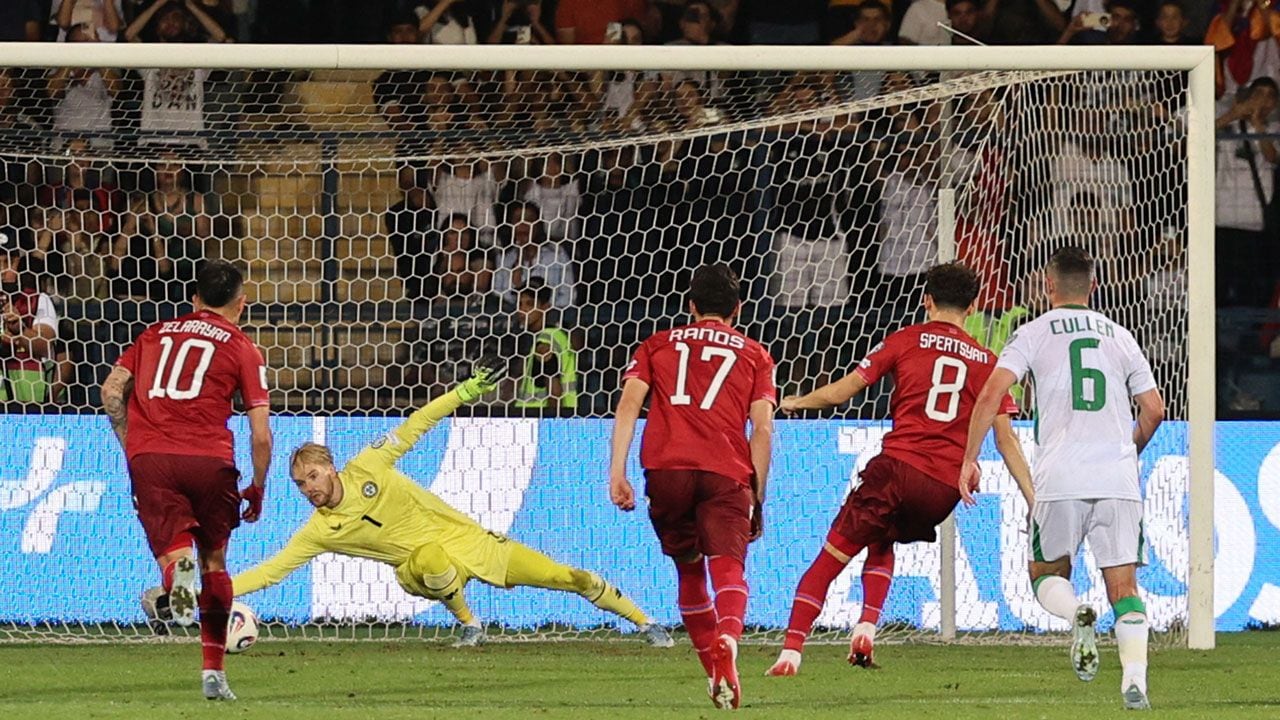 Armenia, con Lucas Zelarayán, le ganó a Irlanda en la clasificación de las eliminatorias. (AP y Diario de Armenia)