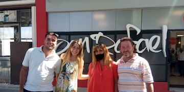 La familia González fue agasajada como los primeros turistas del 2022 en San Rafael.