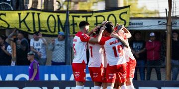 Instituto volvió a ganar después de cuatro fechas y no pierde la ilusión del ascenso (Prensa Instituto).