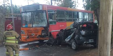 Fatal accidente en El Bermejo. falleció una mujer luego de chocar con un micro.