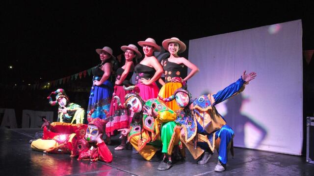 Bailarines profesionales presentaron diversos estilos de baile ante la multitud reunida en el parque Xibi Xibi.