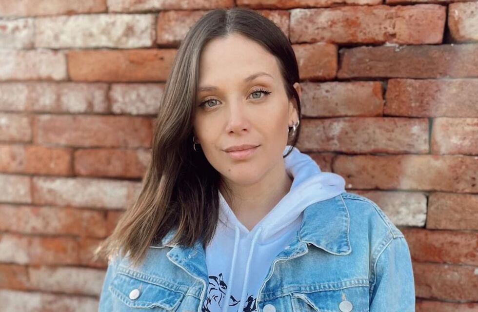 Barbie Vélez combatió el calor en microbikini amarilla y mostró su pancita: “28 semanas”