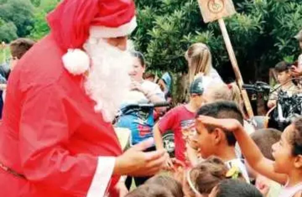 Les robaron la Navidad: se llevaron los regalos de Papá Noel de un comedor del Algarrobal