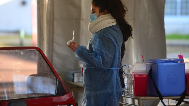 Autovac 
centro vacunatorio del Comedor Universitario. UNC. (Nicolás Bravo/ La Voz)