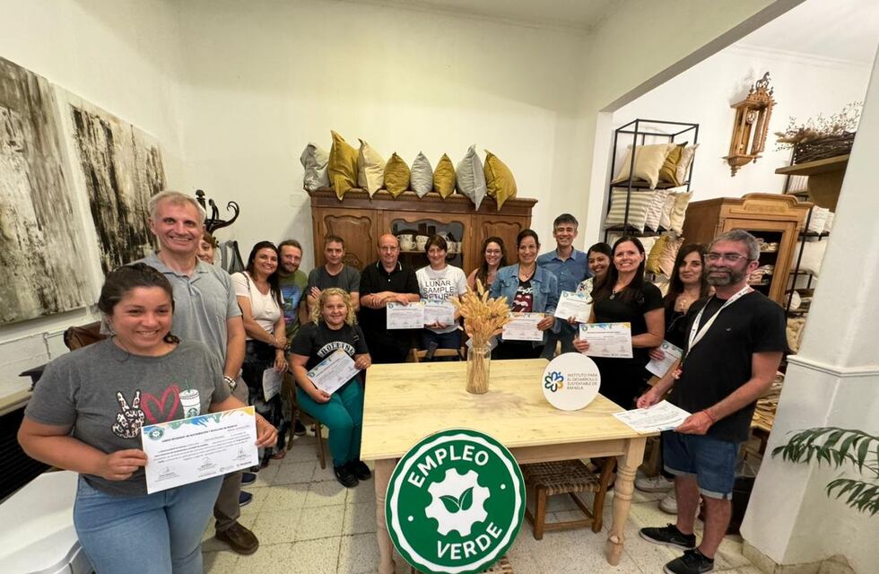 Finalizó el curso de restauración y reciclado de muebles