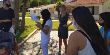 Relevamiento en el barrio Carlos Paz Sierras. Concejal Natalia Lenci junto a su equipo de trabajo.